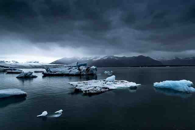 glaciers melt due to global warming