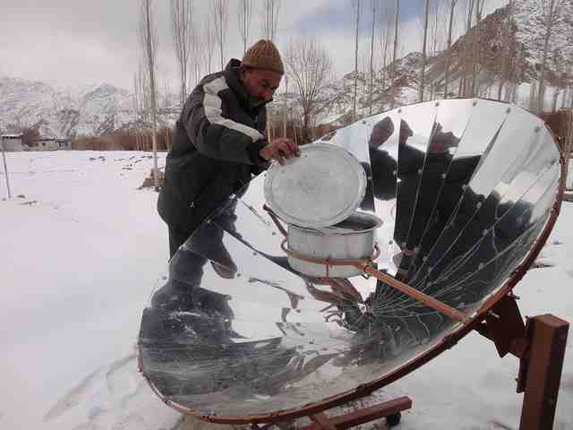 parabolic solar cooker